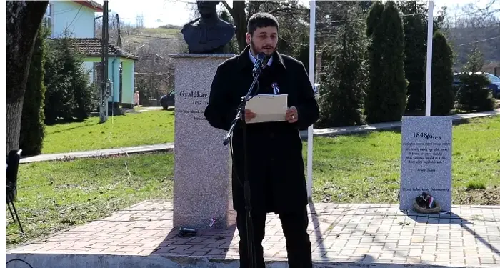 Arest menținut pentru un fost profesor acuzat că ar fi accesat și deținut zeci de mii de materiale pornografice cu minori