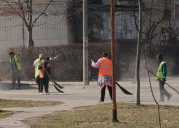 Pedeapsă executată din pix. O funcționară a acoperit prin acte sute de ore de muncă neprestate
