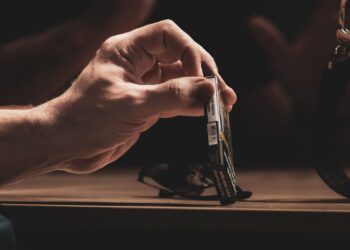 Un pachet de țigări l-a costat libertatea. Condamnare definitivă pentru evadare