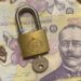 Poprirea, prescripția și contul debitorului: o Judecătorie pune în discuție practica neunitară privind limita dintre un act de executare eficient și o adresă de poprire lipsită de caracter continuu