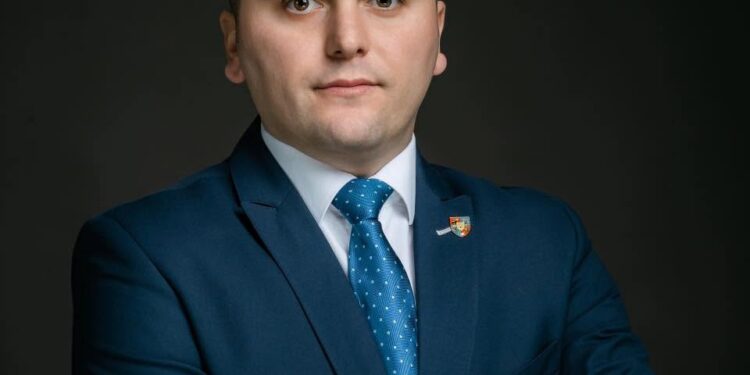 Noi întrebări despre pacienții transferați la centrele lui Viorel Pașca. Deputatul Adrian Cozma cere explicații conducerii Spitalului Județean Satu Mare
