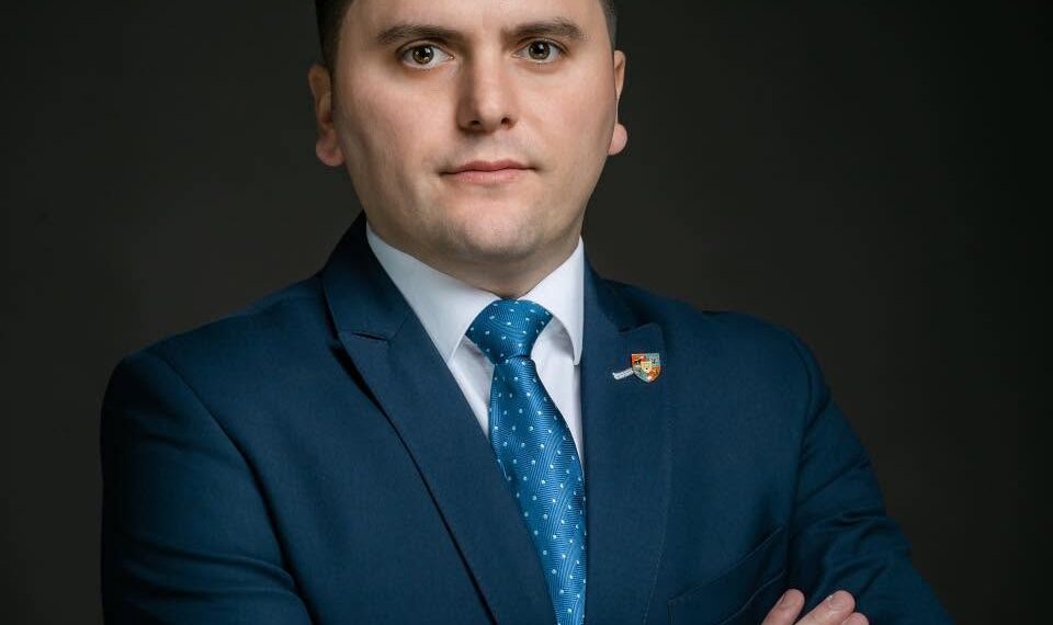 Noi întrebări despre pacienții transferați la centrele lui Viorel Pașca. Deputatul Adrian Cozma cere explicații conducerii Spitalului Județean Satu Mare
