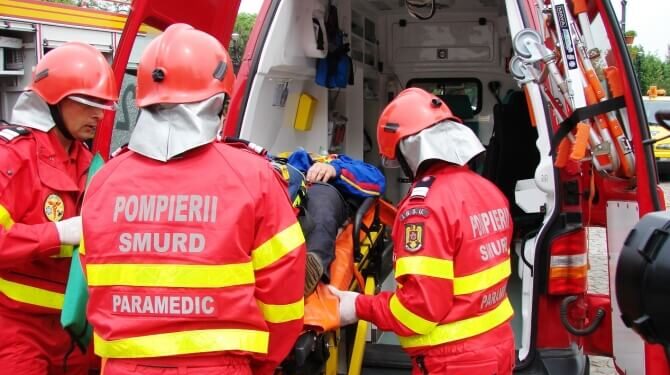 Accident grav în Bihor: tânăr de 28 de ani  în stop cardio-respirator și resuscitat după ce a fost lovit de un autotren | UPDATE: tânărul a murit