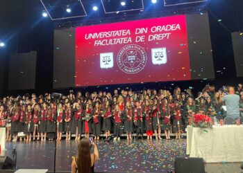 Absolvire cu emoție la Facultatea de Drept din Oradea: o nouă generație de juriști și specialiști în administrație publică pornește spre viitor