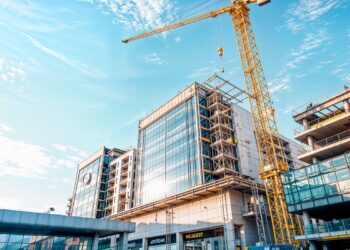Vacanțe exotice și lux afișat pe rețelele sociale, în timp ce statul era păgubit cu 4,6 milioane de lei. Schema din construcții descoperită de ANAF a ajuns la procurori