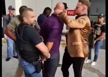 Frații Andrew și Tristan Tate, reținuți în Miami la cererea Marii Britanii. Procurorii britanici vor extrădarea pentru 59 de capete de acuzare