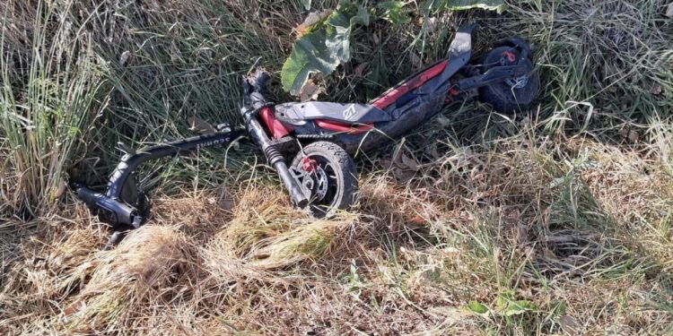 Accident grav la Chișlaz: un copil de 14 ani, aflat pe trotinetă electrică, lovit de un autoturism