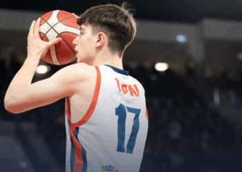 Andrei Topai joacă pentru naționala juvenilă de baschet a României la Campionatul European U18