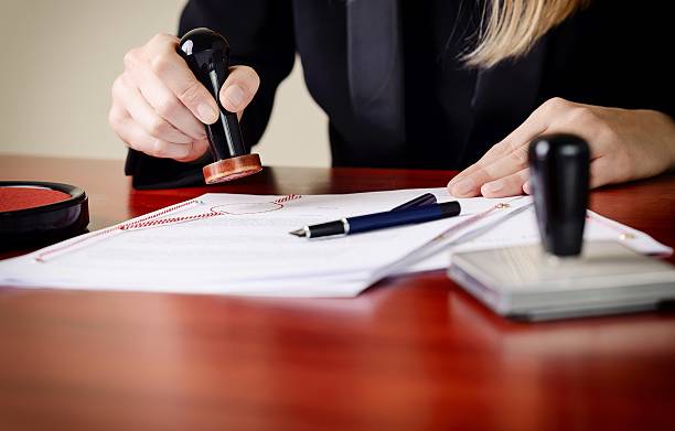 CCR: noțiunea de „infracțiune gravă” nu poate justifica încetarea calității de notar